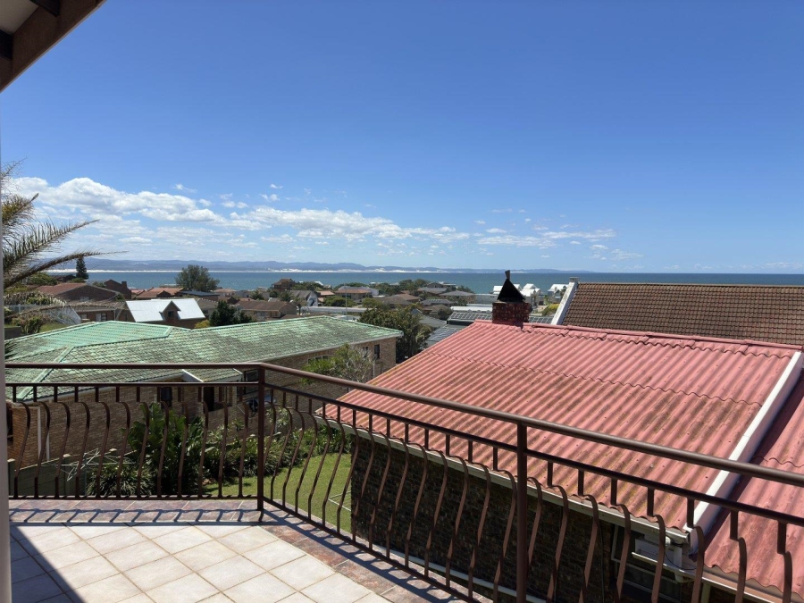 6 Bedroom Property for Sale in Wavecrest Eastern Cape